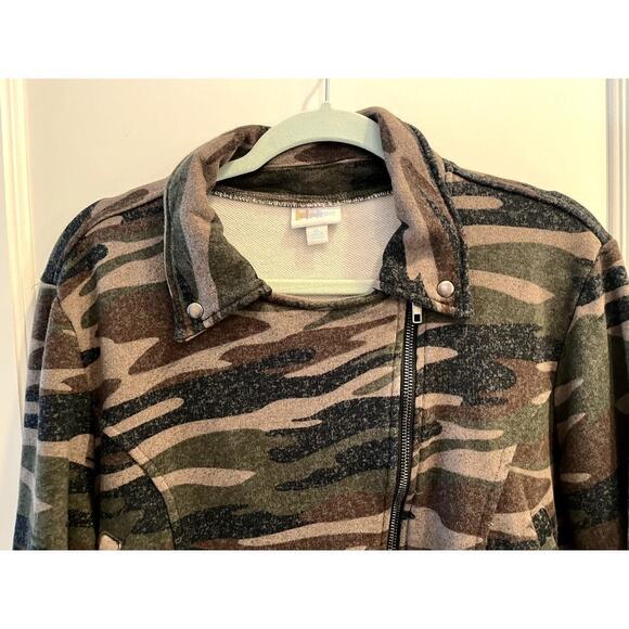 Lularoe Size XL Extra Large Presley Moto Jacket Camo - Picture 4 of 6